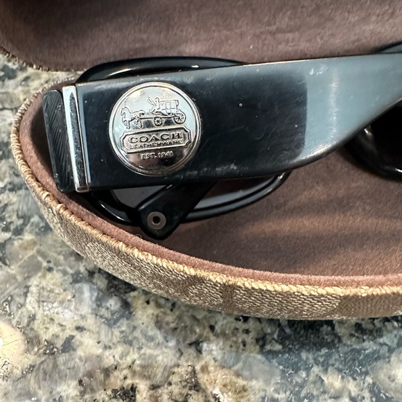 Coach sunglasses - Picture 3 of 5